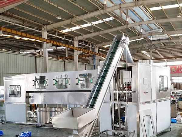 600桶新型全不锈钢灌装机